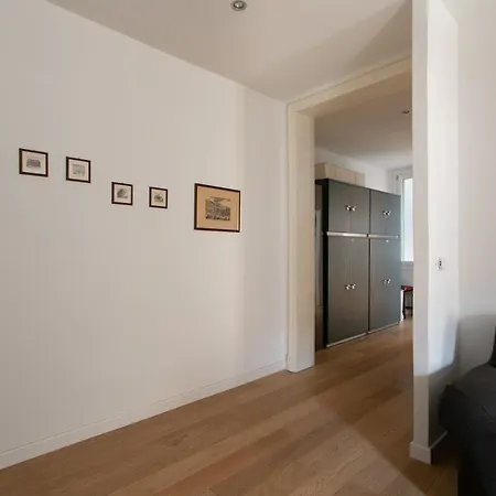 Lance With Lift, 2 Minutes Walk From The Train Station