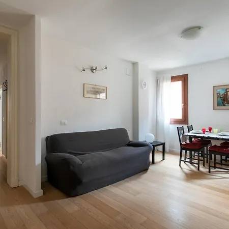 Lejlighed Lance With Lift, 2 Minutes Walk From The Train Station
