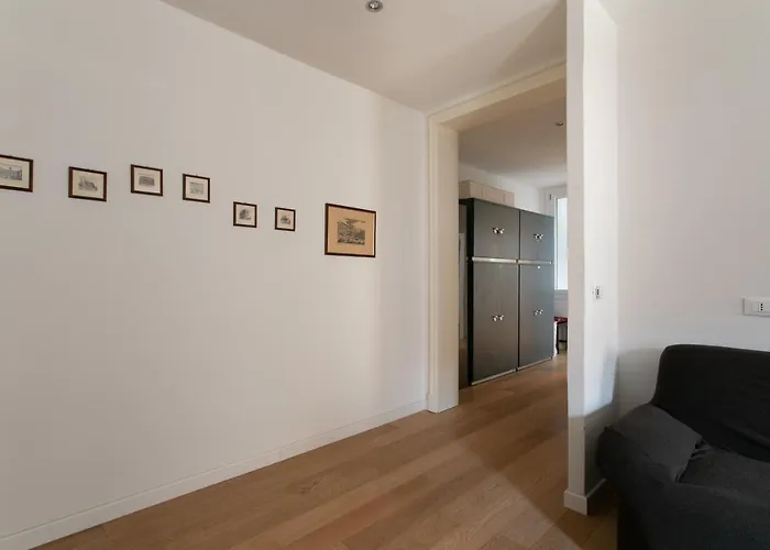 Lance With Lift, 2 Minutes Walk From The Train Station