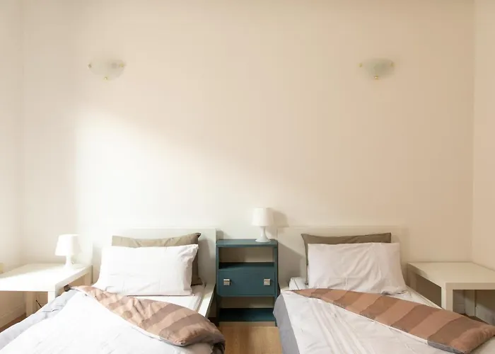 Lance With Lift, 2 Minutes Walk From The Train Station