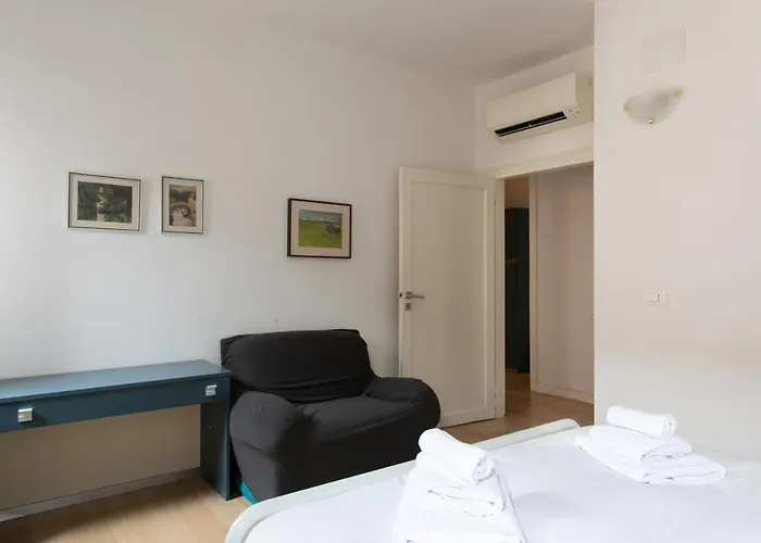 Lance With Lift, 2 Minutes Walk From The Train Station