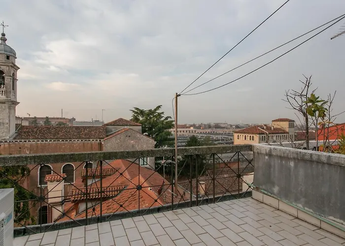 דירה Lance With Lift, 2 Minutes Walk From The Train Station *