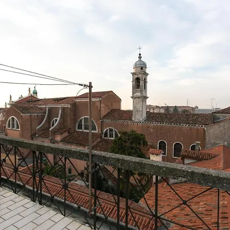 Appartement Lance With Lift, 2 Minutes Walk From The Train Station Venetië
